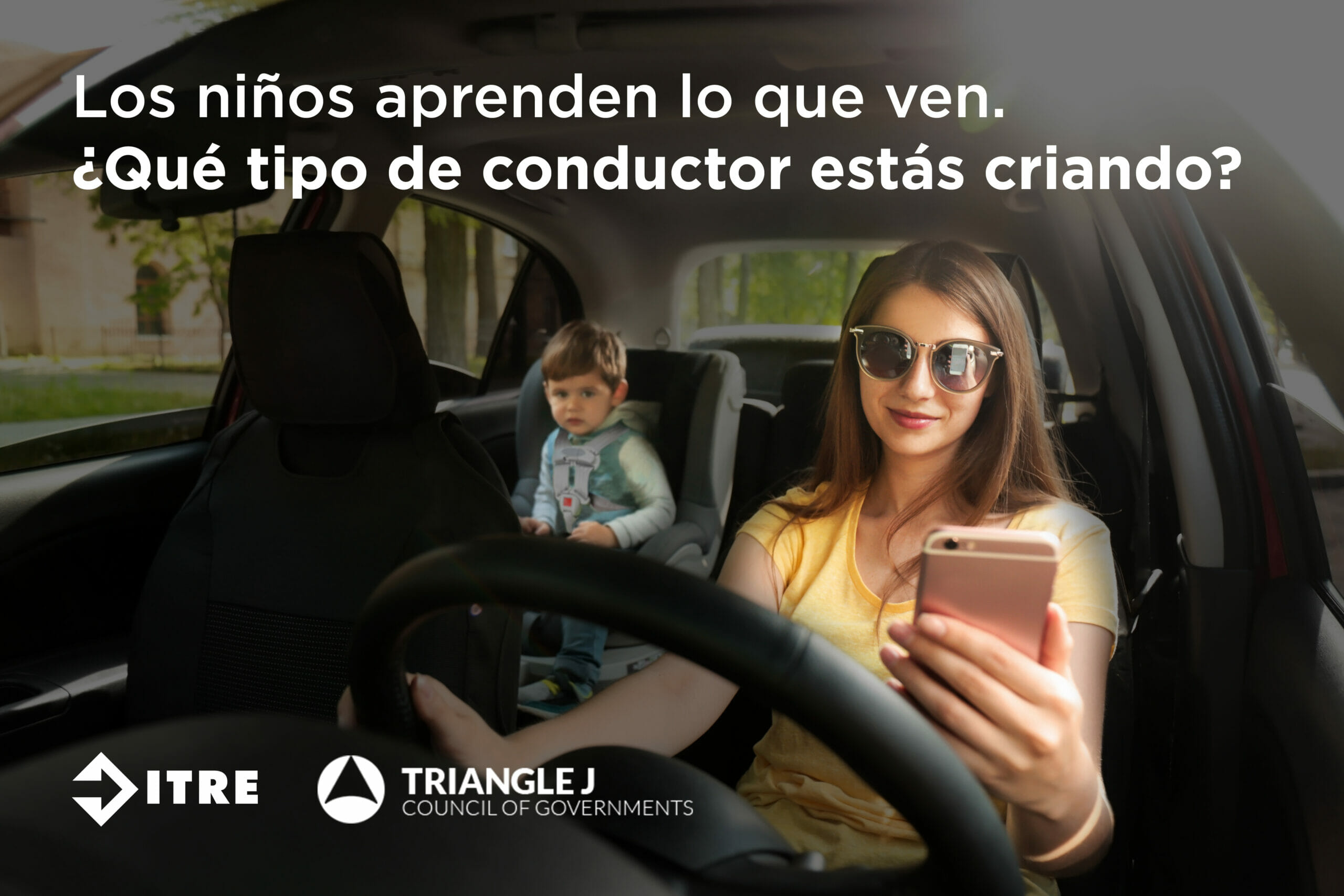 Image shows mother driving while using a phone. Child in backseat is watching. Caption reads: Los ninos aprenden lo quen ven. Que tipo de conductor estas criando?